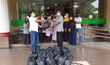 Salurkan Sembako untuk Kaum Dhuafa dan Anak Yatim