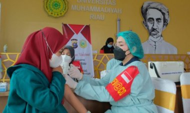 Polda Riau dan UMRI Gelar Vaksinasi untuk 600 Mahasiswa
