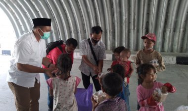 Bagikan 500 Nasi Kotak untuk Masyarakat