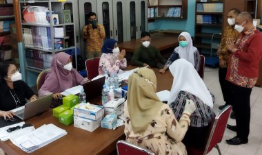 Ribuan Siswa SMKN 4 Pekanbaru Divaksin, Kadisdik Riau: Ikhtiar Kita Atasi Covid-19