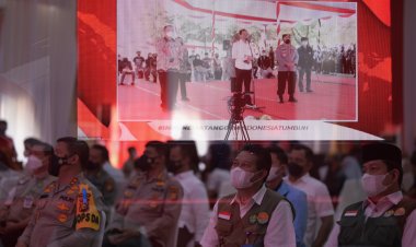 Presiden Jokowi Tinjau Vaksinasi Massal di UNRI secara Virtual