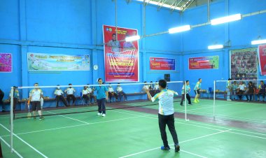 32 Pasangan Berlaga di Turnamen Badminton Milad UNRI