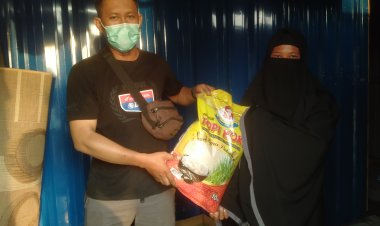 Komunitas Ini Berikan Sembako ke Ponpes Uways Al-qorni Pasca Kebakaran. Ajak Dermawan Ikut Membantu