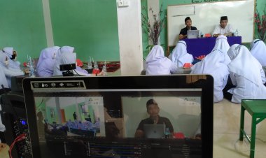 Cegah Santri Termakan Hoaks, Jangan Langsung Percaya Informasi di Media Sosial