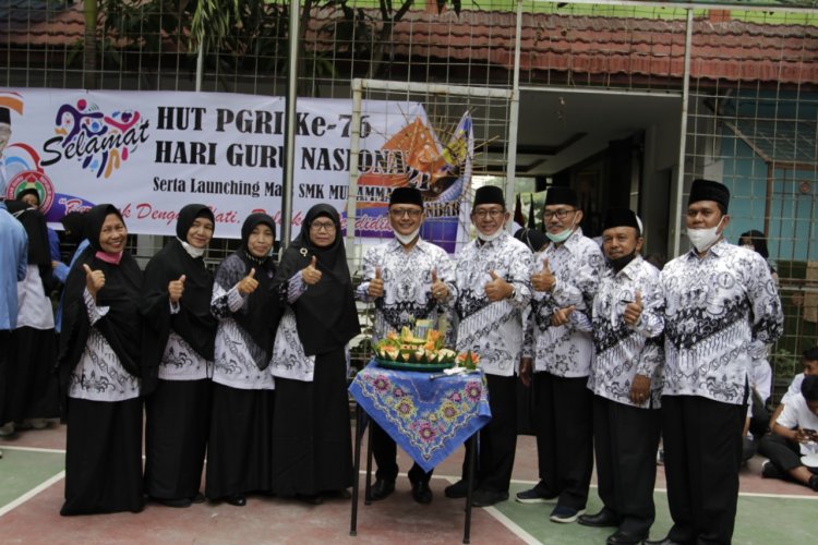 SMK Muhammadiyah 2 Pekanbaru Launching Mars Bertepatan Hari Guru Nasional