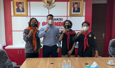 Mapala UMRI Bercita-cita Mendaki 7 Gunung Berapi Pakai Baju Adat Riau