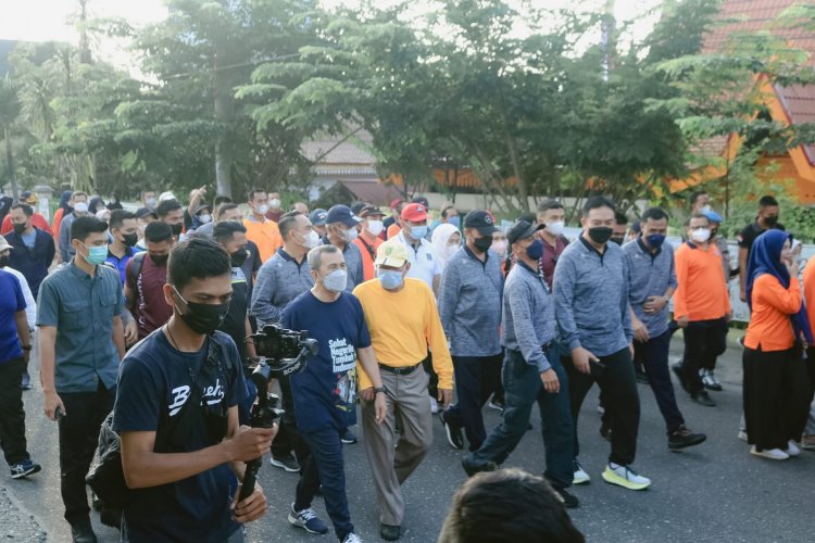 Jalan Santai HUT SMAN 8 Pekanbaru. Alumni: Silaturahmi adalah Investasi