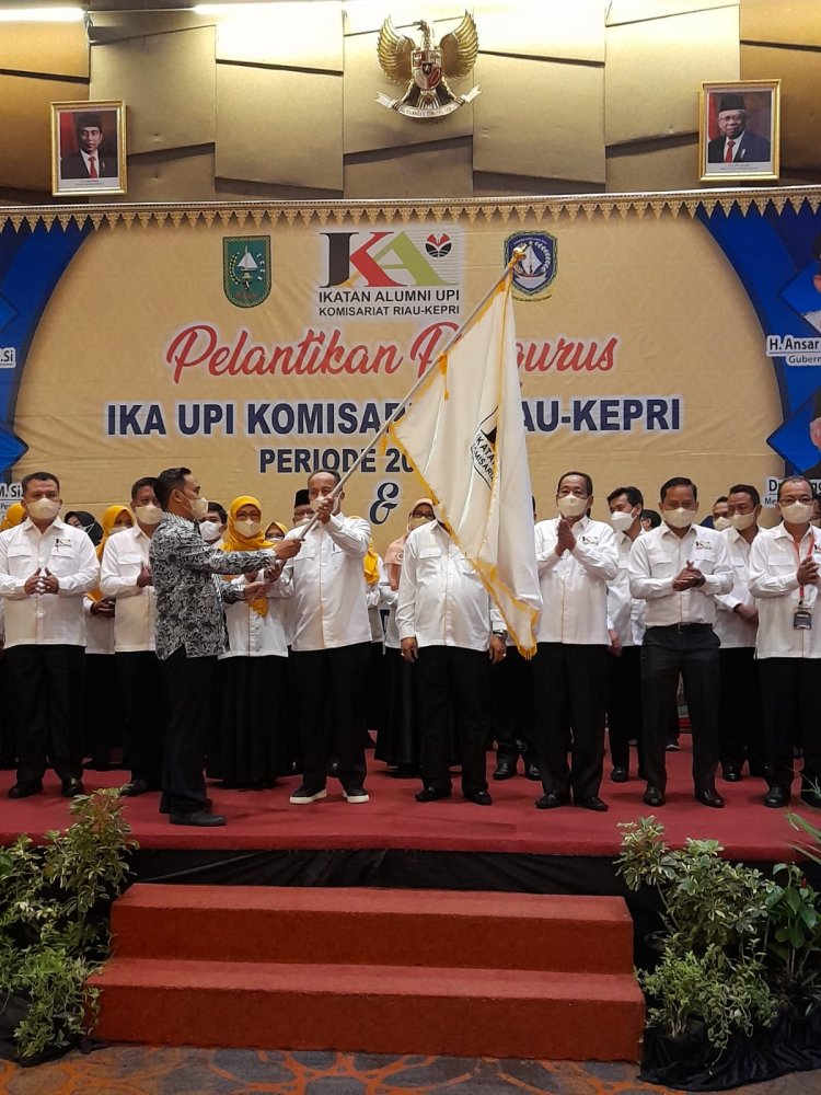 Dilantik Jadi Ketua IKA UPI Riau-Kepri, Helmi: Pendidikan Itu Investasi Penting