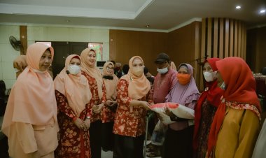 Dharma Wanita Disdik Riau Salurkan Santunan ke Anak Yatim