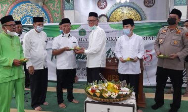 Milad YLPI Riau Ke-65, Pengurus Yayasan Tabur Bunga ke Makam Pendiri