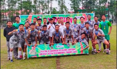 Tim Sepakbola SMAN 11 Raih Juara I di Popda Pekanbaru