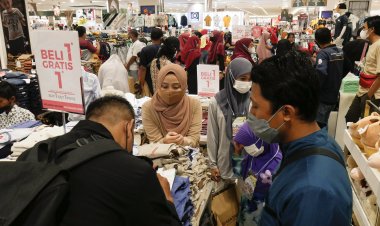 Tiga Komunitas Ajak Anak Yatim Belanja Kebutuhan Ramadan di Mal SKA