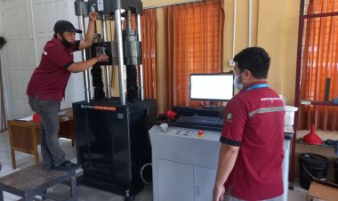 Alat Uji UTM Labor Teknik Mesin UIR Ini Paling Besar Kapasitas di Riau