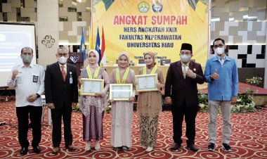 Angkat Sumpah 31 Lulusan Ners, Dekan FKp UNRI: Taati 9 Kewajiban Perawat