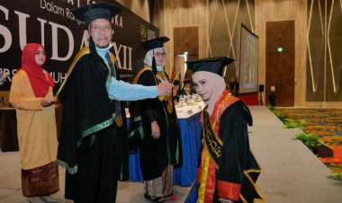 Pesan Rektor UMRI untuk 427 Wisudawan, Bahagiakan Orangtuamu...