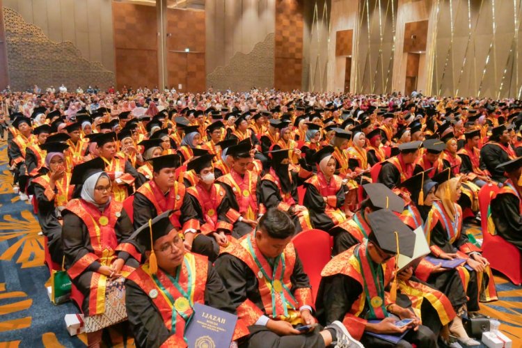 Lulusan yang Diwisuda