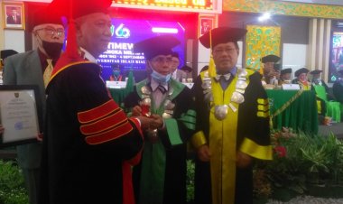 Rayakan Milad Ke-60, Para Mantan Rektor UIR Terima Pin Emas