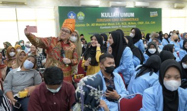 Kuliah Umum di UNRI: Komisaris Utama Pelni Bahas Keberhasilan Tol Laut