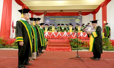 Empat Guru Besar UNRI Dikukuhkan, Dari Fakultas Mana Saja?