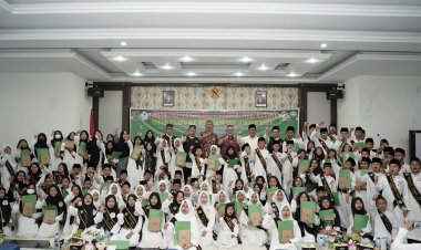 Alumni Faperta UIR Wakaf Ratusan Alquran untuk Hafidz dan Hafidzah