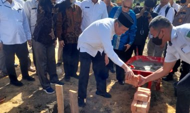Letakkan Batu Pertama Ponpes Ma'Had Islam Riau, Gubri Minta Santri Diajari Teknologi Informatika