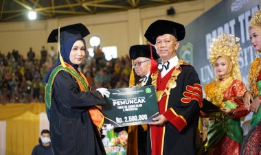 Kukuhkan 1.747 Orang Wisudawan, Ini Pesan Rektor UIR