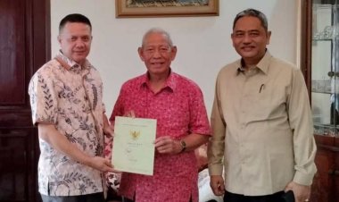 Mantan Gubri Saleh Djasit Ikut Berwakaf untuk Bangun Tajdid Center UMRI