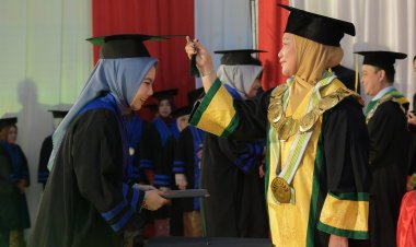 Kukuhkan 2.102 Orang, Begini Pesan Rektor Universitas Riau Bagi Wisudawan
