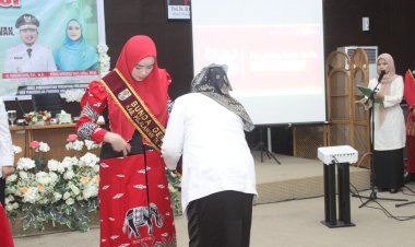 Ketua PKK Pelalawan Dikukuhkan Jadi Bunda Asuh Anak Stunting