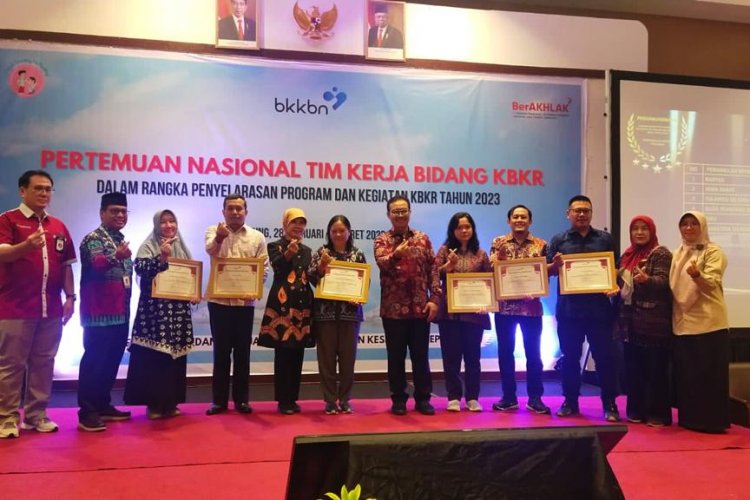 Terbanyak Beri Layanan KB di Awal 2023, BKKBN Riau Terima Penghargaan