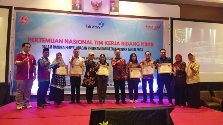 Terbanyak Beri Layanan KB di Awal 2023, BKKBN Riau Terima Penghargaan