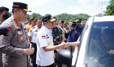 Pantau Pos Perbatasan Riau Sumbar, Gubri: Siap Tangani Longsor