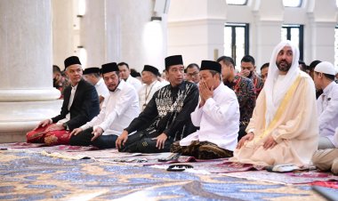 Presiden Joko Widodo Salat Idulfitri di Masjid Raya Sheikh Zayed