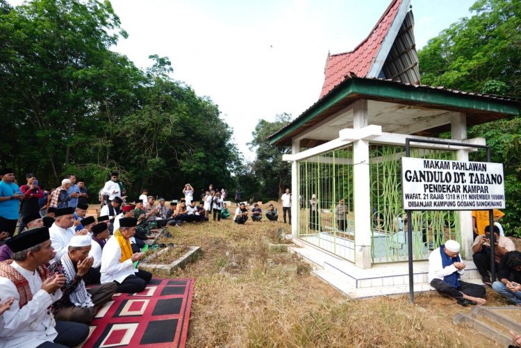 Gubri Syamsuar Rayakan Hari Raya Enam di Bangkinang dan  Ikut Ziarah Kubur