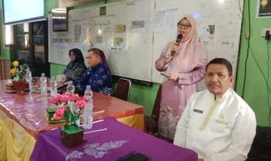 Guru Dituntut Tak Hanya Bisa Mengajar