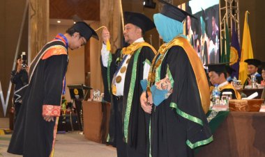 GALERI FOTO: Pengukuhan 419 Wisudawan oleh Rektor UMRI