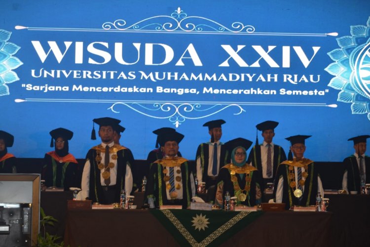 Memulai Sidang Senat