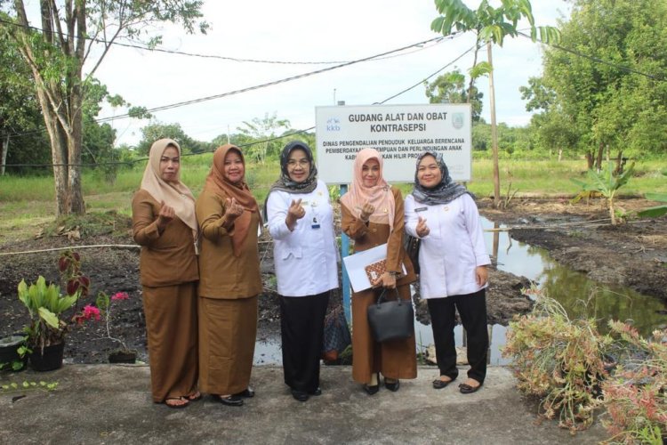 Datang ke Rohil, Kepala BKKBN Riau Pantau Gudang Alat dan Obat Kontrasepsi