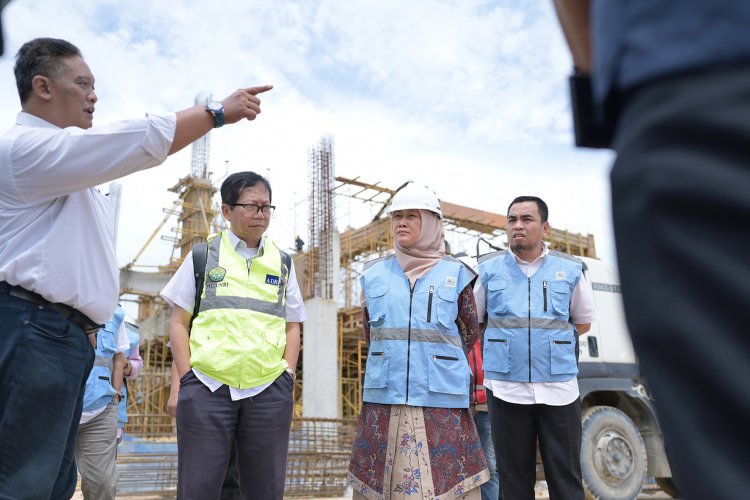 Lihat Gedung yang Dibangun AKSI-ADB, Tim Review Mission Kunjungi UNRI