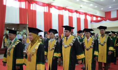 Senat UNRI Kukuhkan Lima Guru Besar, Ini Harapan Rektor