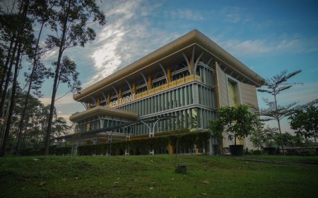 Edurank Tempatkan UIR Jadi Perguruan Tinggi Swasta Nomor 1 di Riau