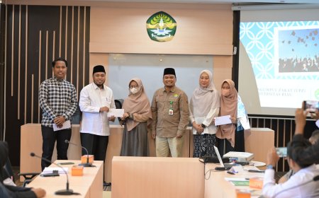 12 Mahasiswa Terima Bantuan UKT dan Skripsi dari BAZNAS-UNRI