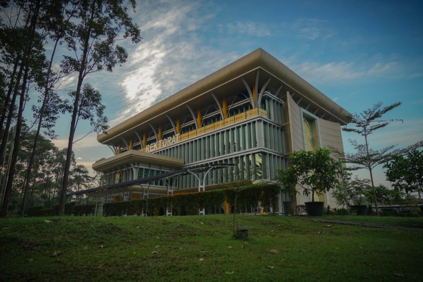 Edurank Tempatkan UIR Jadi Perguruan Tinggi Swasta Nomor 1 di Riau