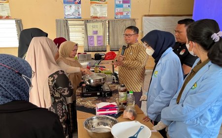 Mahasiswa Kukerta UNRI Manfaatkan Limbah Jadi Sabun Cair dengan