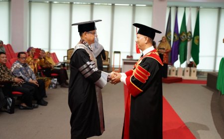 Inilah Sosok Prof Anas Puri, Guru Besar Ke-14 yang Baru Dikukuhkan di UIR