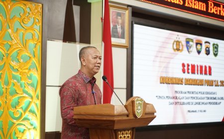 Lakukan Pemasaran Digital, Rektor UIR Diberi Penghargaan dari MarkPlus Corp
