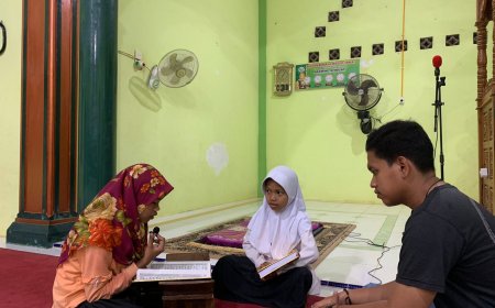 Mahasiswa KKN UMRI Hidupkan Kembali Program Maghrib Mengaji di Dusun Tambun