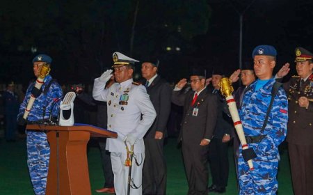 Danlanal Dumai Pimpin Renungan Suci di TMP Pekanbaru