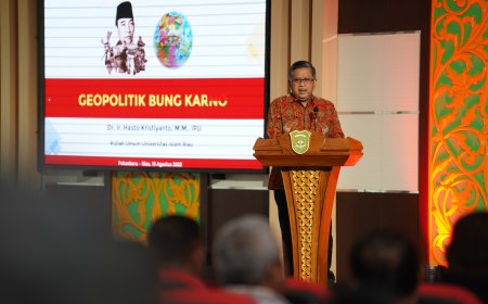 Kuliah Umum di UIR, Hasto Bahas Geopolitik Soekarno