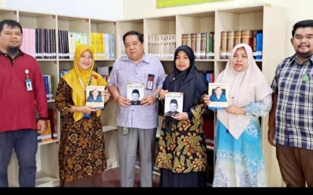 Sebar 300 Buku Biografi Pendiri YLPI-UIR ke Sekolah dan Kampus